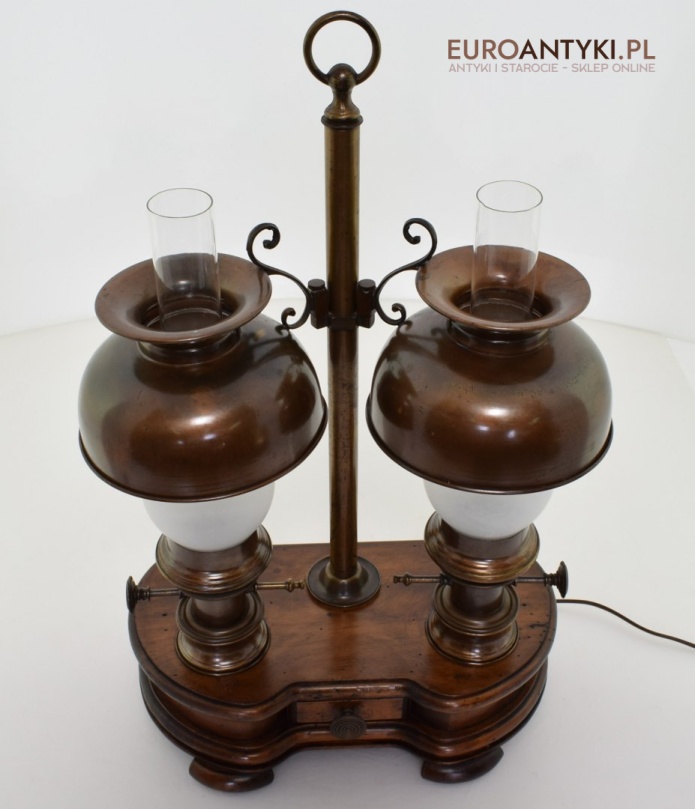 muzealna lampa z biblioteki muzealna lampa z biblioteki